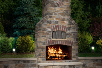 Outdoor Fireplace and Pizza Oven