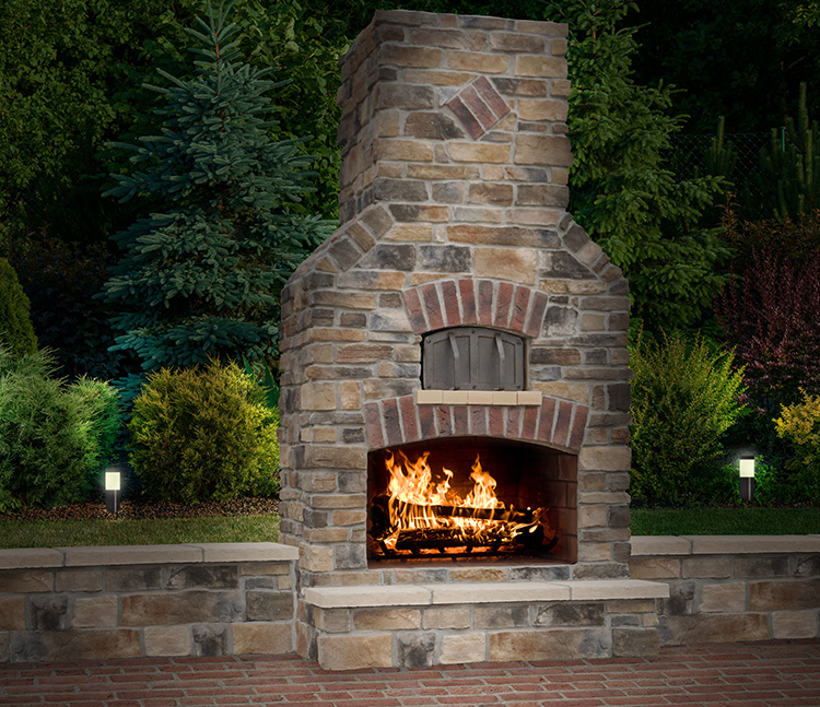 Outdoor Fireplace and Pizza Oven
